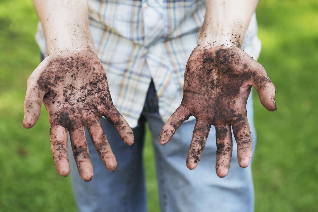 dirty hands as a cause of parasite infection